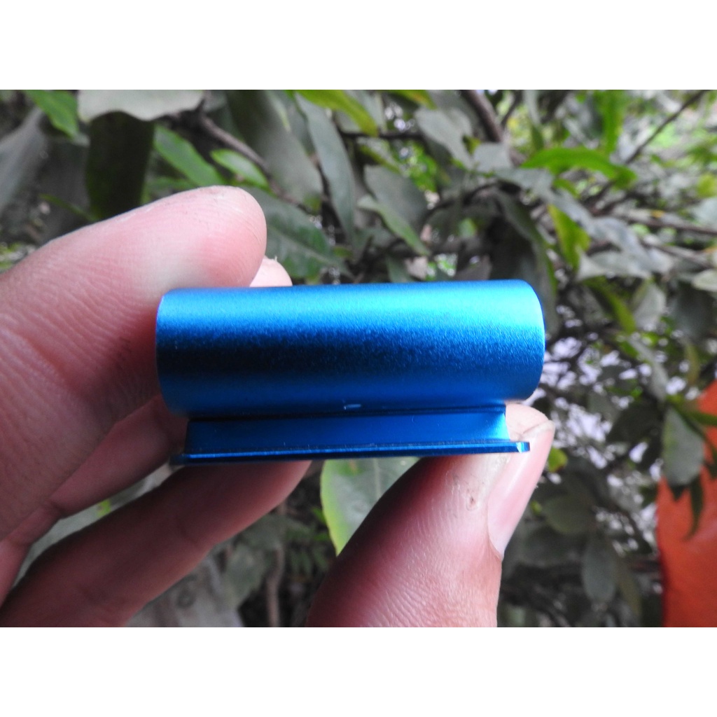 Máy nghe nhạc MP3 nhỏ xíu cầm tay bỏ túi nhỏ gọn có màn hình còn lên nguồn máy màu xanh còn đẹp