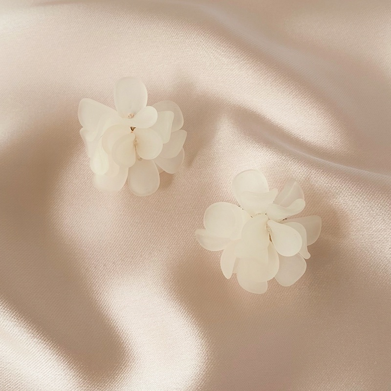 Bông tai hình dáng độc đáo nữ tính