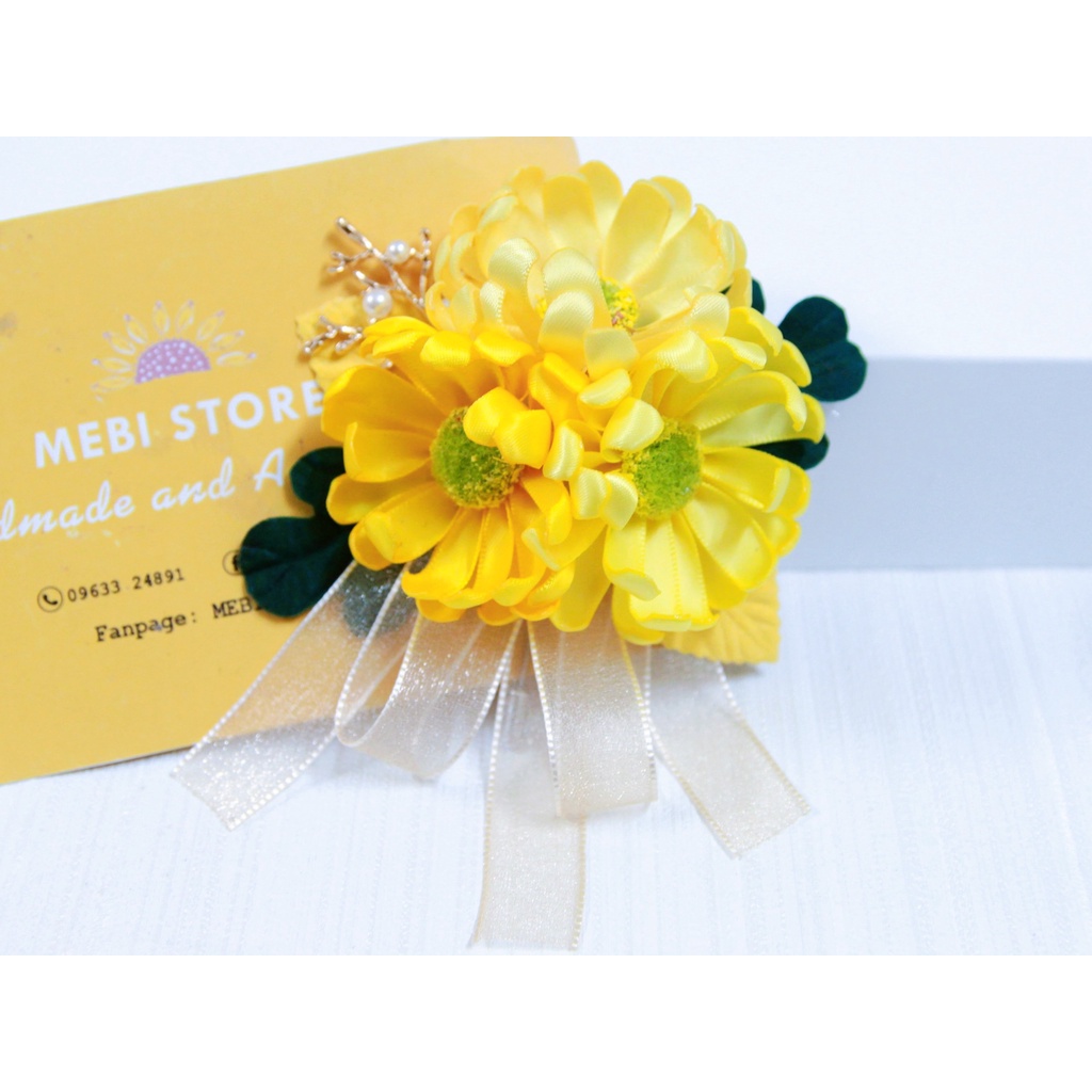 (Ảnh thật) Hoa cài áo Handmade MEBI Store mẫu hoa cúc vàng chùm 3 đổ màu (KO Hộp)