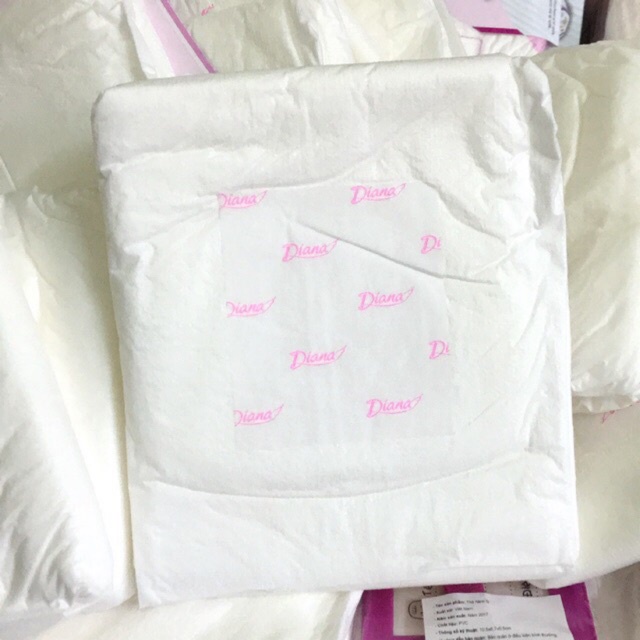 Băng vệ sinh Diana Mama dành cho mẹ sau sinh 1 bịch 12 miếng