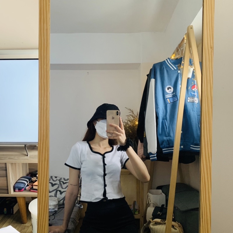 Áo Croptop Nữ Cổ Tròn Phối Cúc Áo Trơn Basis 2 Màu Cơ Bản  THE POSE
