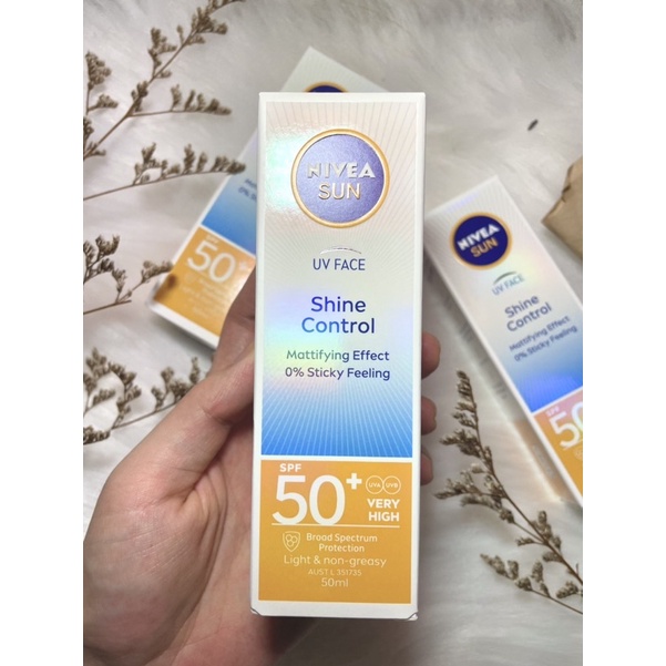 Kem chống nắng NIVEA SUN UV Face Shine Control 50ml