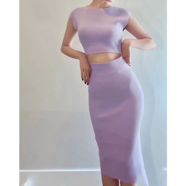 Đầm len body cổ cao cut out