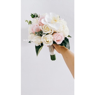 Hoa cưới cầm tay cô dâu, bó hoa cưới sáp thơm điểm lan hồ điệp màu pastel chụp ảnh cưới