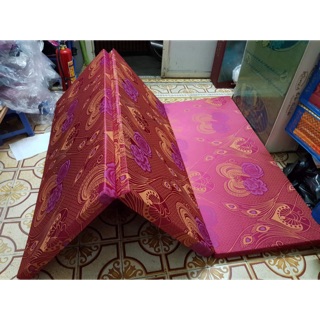 Đệm xốp ép cứng  giá rẻ PE 1m5*1m9 dày 5 phân