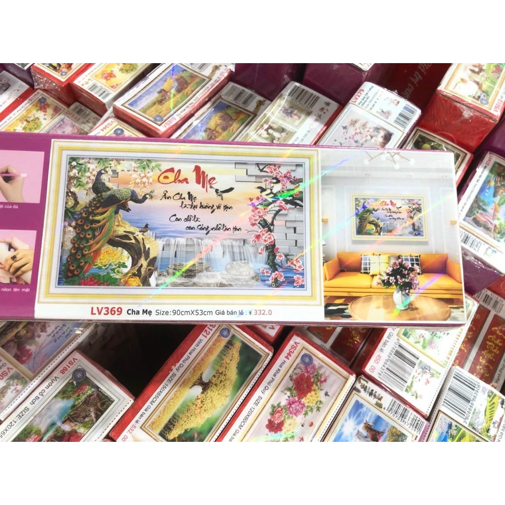 Tranh đính đá cha mẹ. Tranh gắn đá chưa gắn.