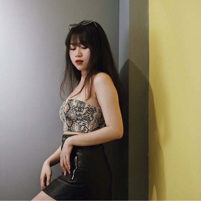 Áo croptop hoạ tiết da rắn