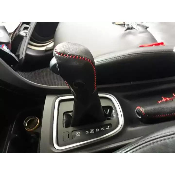 Bọc cần số &amp; phanh tay xe Suzuki Ertiga, Swift, XL7 (AT)-da thật