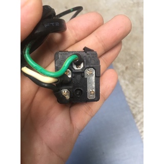 Giắc nguồn âm có cầu chì.