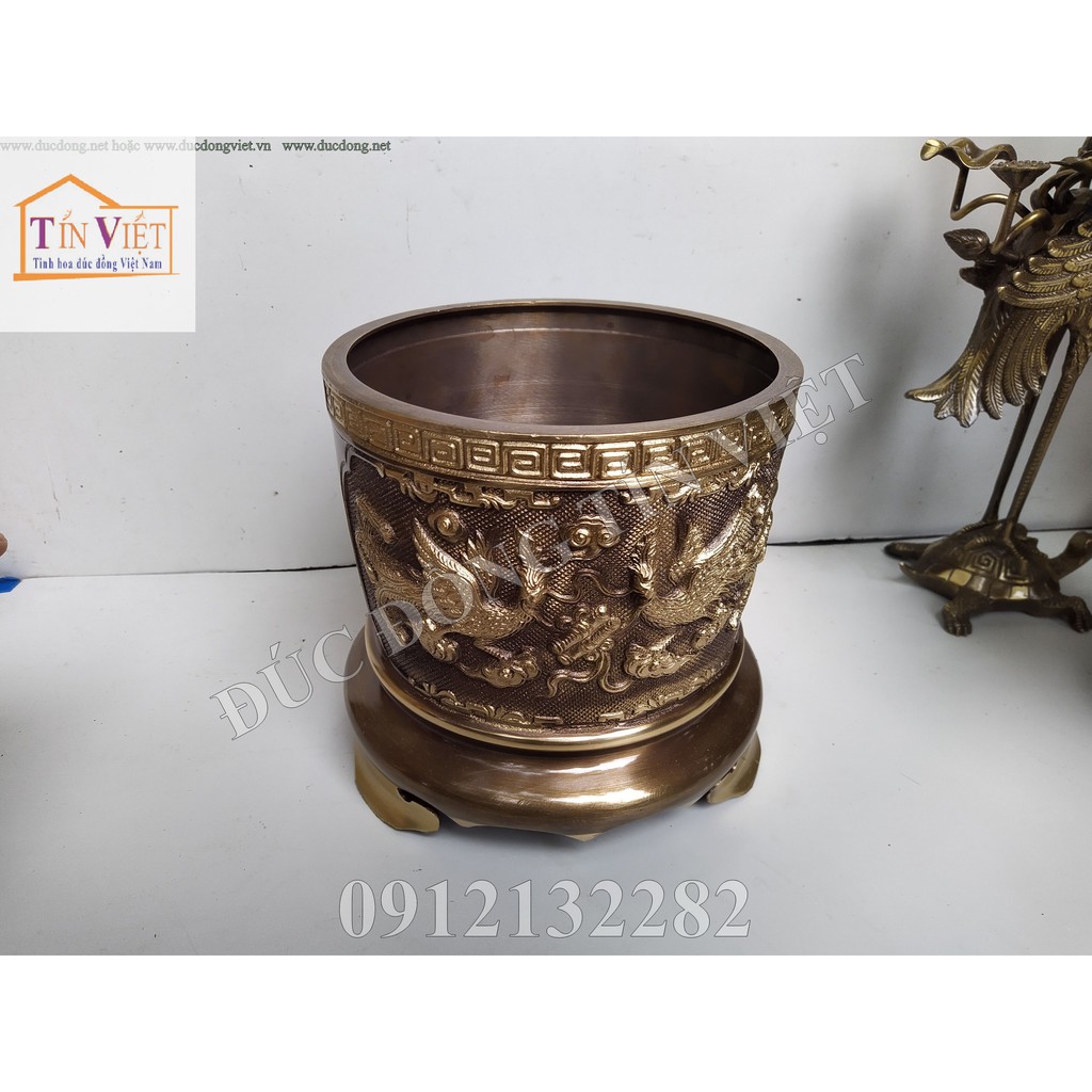Bát hương bằng đồng vàng của xưởng Đồ Đồng Tín Việt 0912132282, sản phẩm có các kích thước 12cm 14cm 16cm 18cm 20cm.