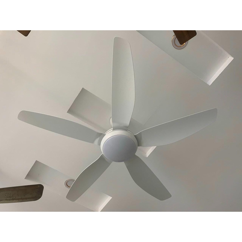 Quạt trần có đèn hàng cao cấp 6 tốc độ gió đèn led 3 màu ánh sáng,sải cánh lớn,có đảo chiều,điều khiển từ xa
