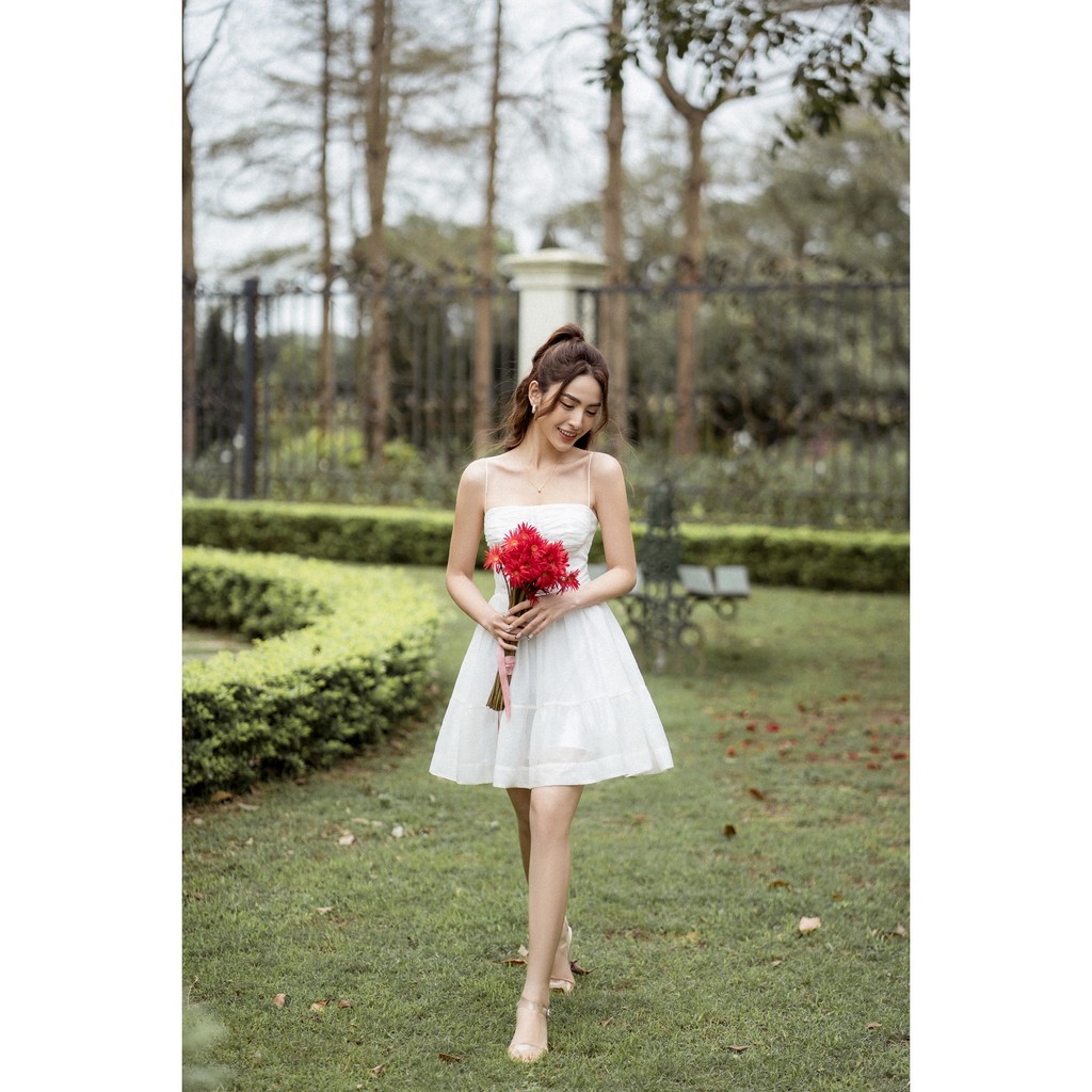 Đầm dai dây RECHIC babydoll xếp ly ngực Dulcie màu trắng | BigBuy360 - bigbuy360.vn