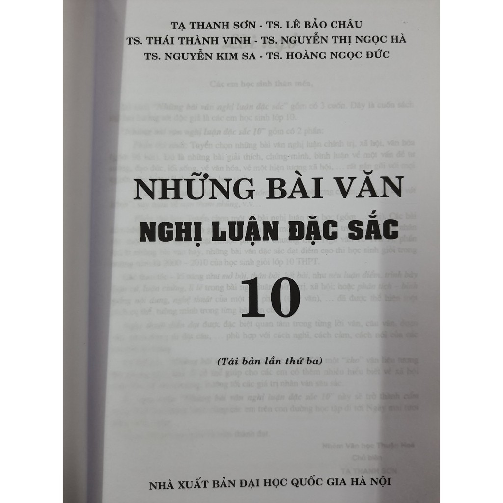 Sách - Những bài văn nghị luận đặc sắc 10