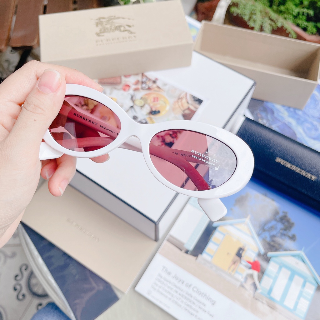 Kính mát Burberry viền trắng, mắt hồng BE4278 300775