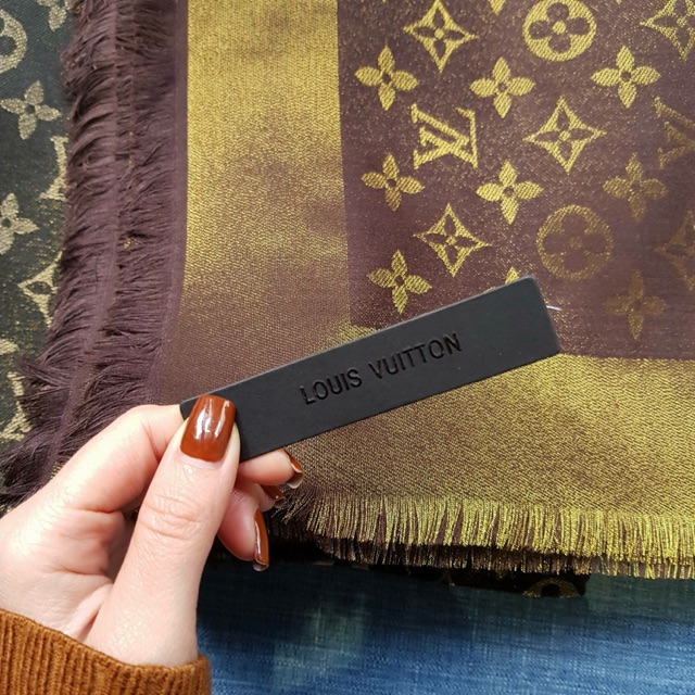 Khăn quàng cổ cao cấp Lv