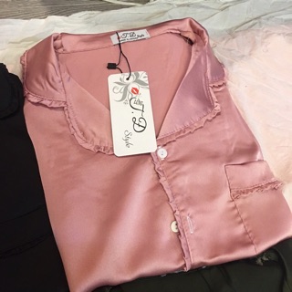 Bộ lụa satin viền bèo áo cộc quần lửng