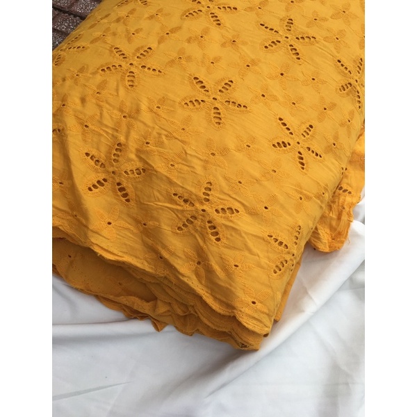 Vải thêu vàng mù tạt đẹp may váy áo xinh