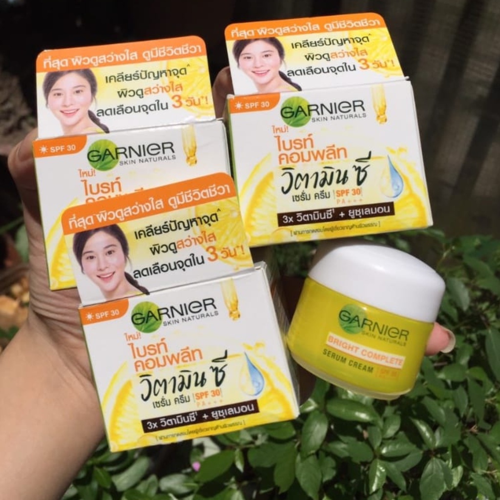 Kem Dưỡng Garnier Sáng Da Ban Ngày Light Complete Vitamin C Serum Cream SPF30 - 18ml