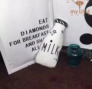 Gối ôm hình bình sữa cho bé