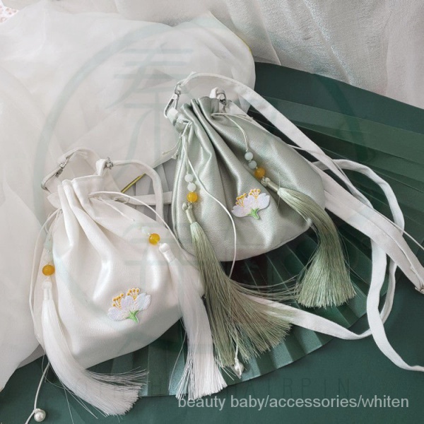 Túi đeo chéo vải satin hình tròn thêu họa tiết phối tua rua phong cách Trung Ho