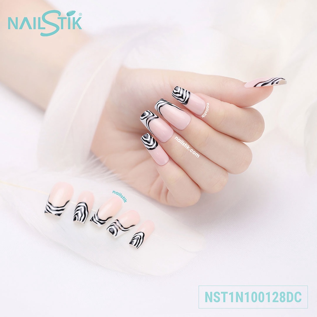 Móng úp thiết kế by NAILSTIK, màu da, đen, form móng coffin, dài, 128