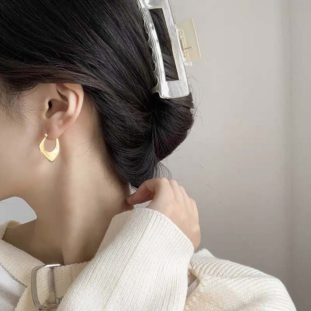 Khuyên Tai Nữ Trang Tạo Hình Độc Đáo