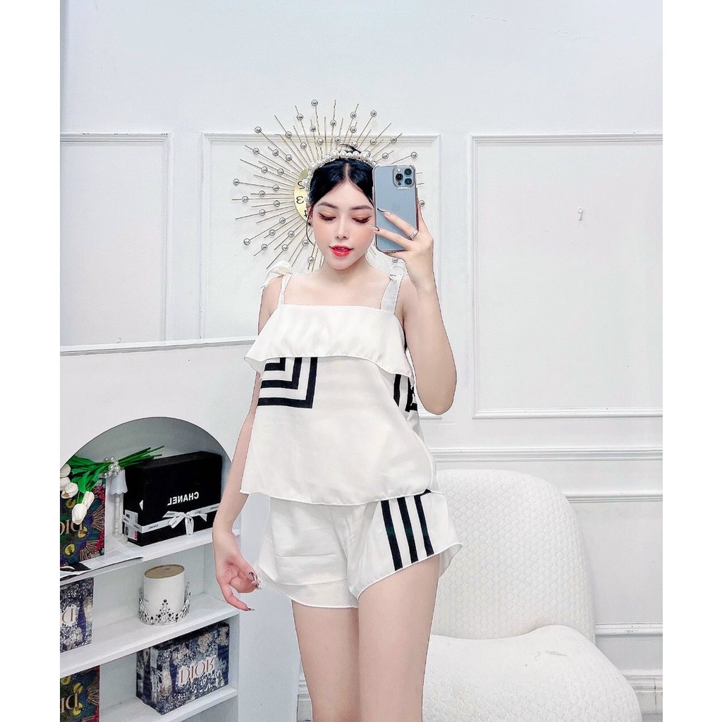 Đồ ngủ sexy  đồ bộ mặc nhà áo 2 dây quần đùi chất lụa hàn mềm nhẹ thoải mái.