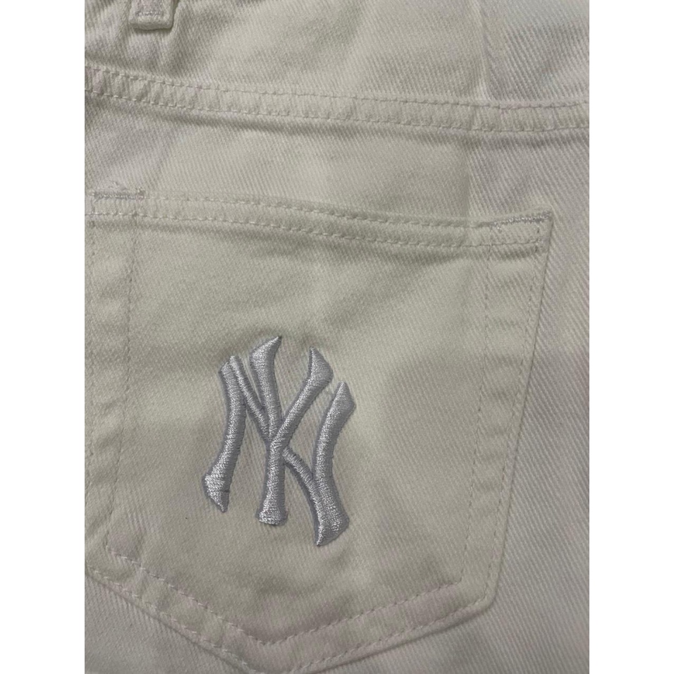 Quần Short Jean Nữ Thêu Logo Nổi Màu Đen/Trắng/Xanh
