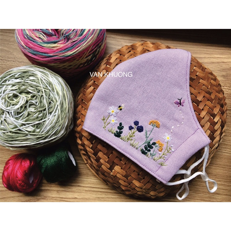 Khẩu trang vải linen thêu tay màu tím nhạt