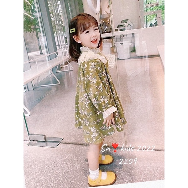 Váy nhung xanh hoa nhí cho bé