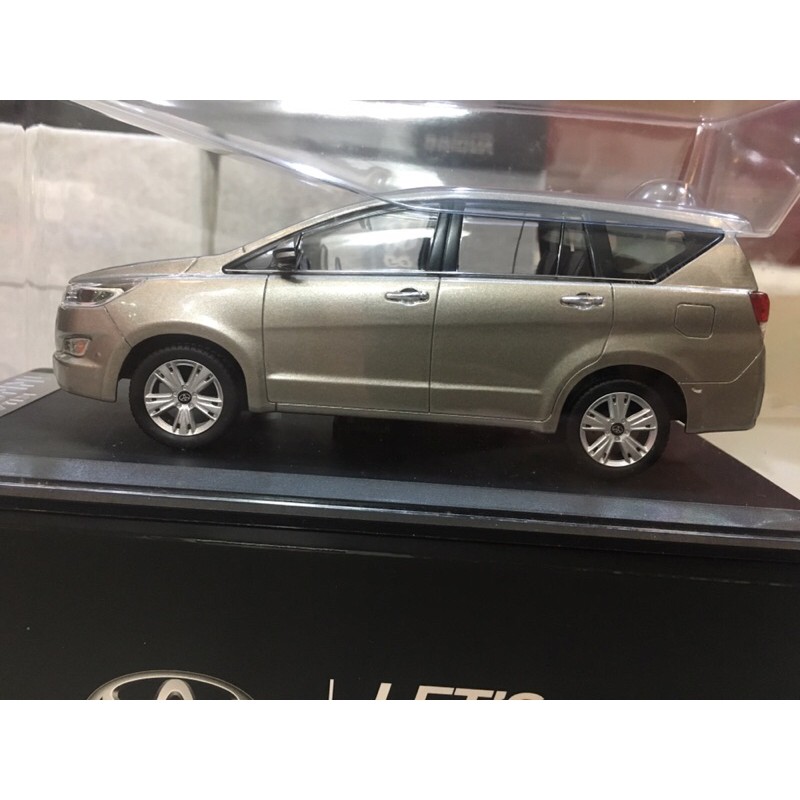 Mô hình Toyota Innova 2020 tỉ lệ 1:32
