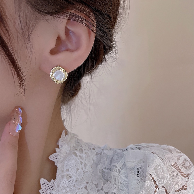 Khuyên Tai Tròn Viền Vàng Đính Ngọc Trai Sang Trọng Phong Cách Hàn Quốc