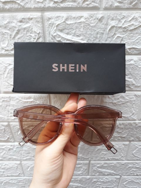 Kính nữ ( xước nhẹ giảm còn 100k)  Shein hàng chuẩn auth, có mail mua hàng chính hãng