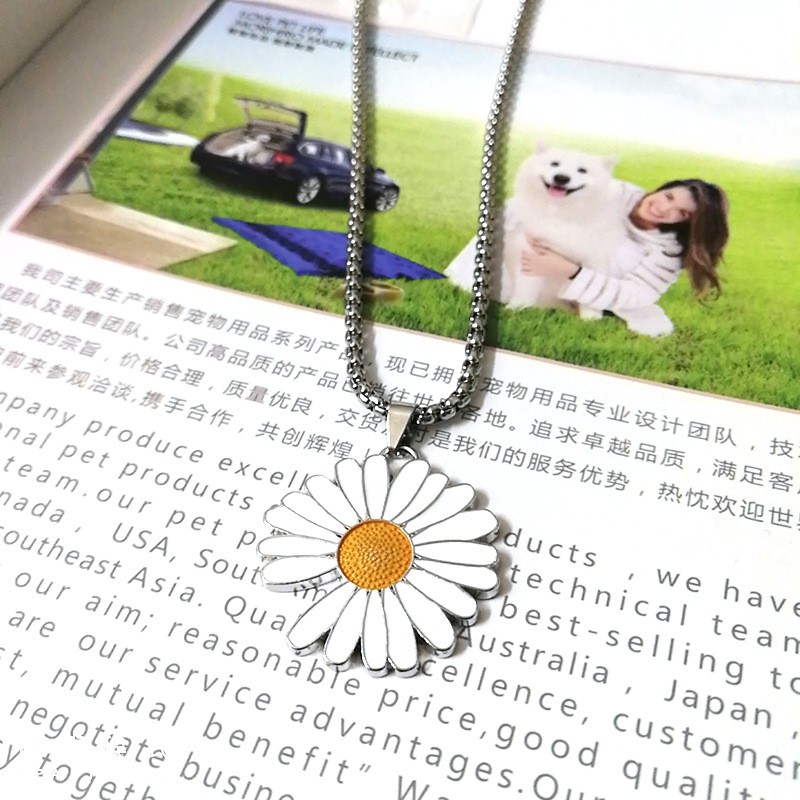 Dây Chuyền Vòng Cổ Titan Mặt Hình Hoa Cúc Thế Giới KPOP