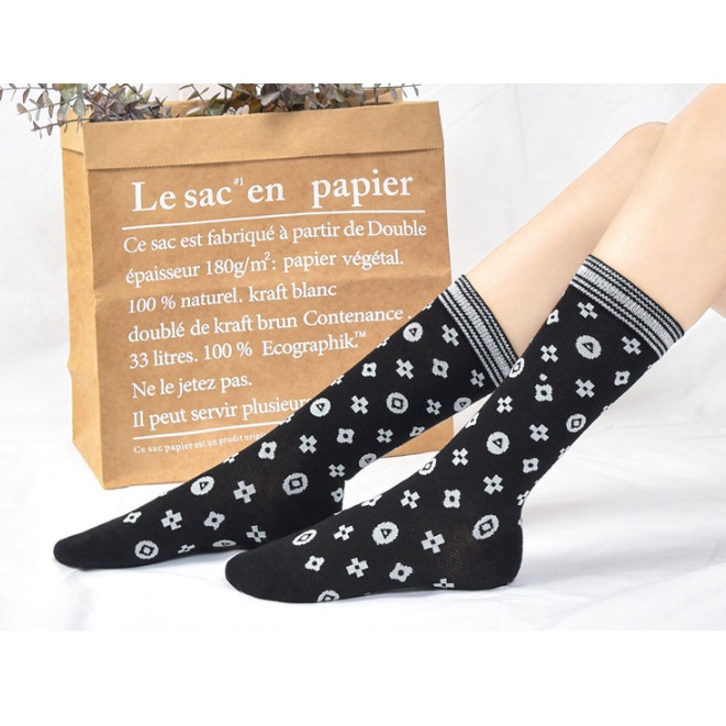 Vớ Tất Họa Tiết cổ cao Nam Nữ phong cách trẻ trung, năng động.