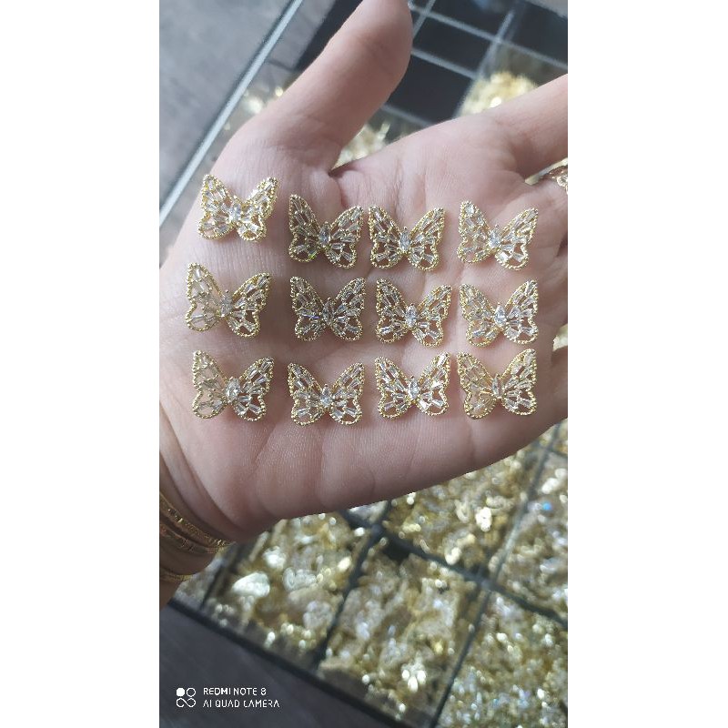 Bướm charm lớn