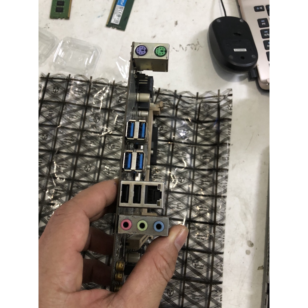 Combo Xeon E3-1225V6 + mainboard X150 gigabyte like new 99%