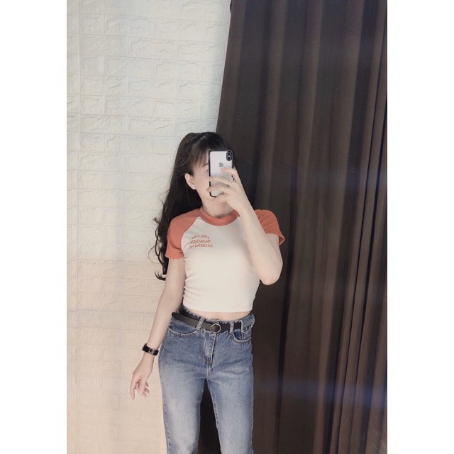Áo thun croptop thêu chữ tay phối màu