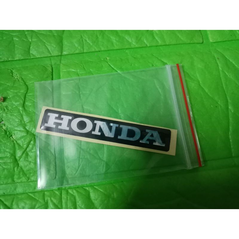 Tem chữ nổi Honda dán mặt nạ xe Dream Lùn
