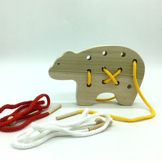 Đồ chơi xỏ dây theo phương pháp Montessori