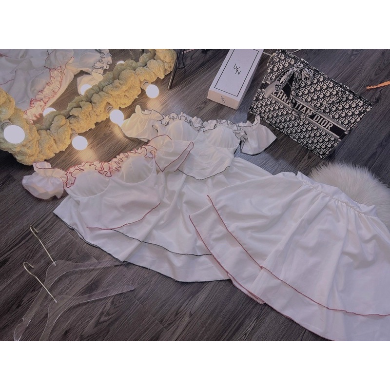 Set Đầm Cúp Ngực Viền Bèo Đỏ Đen Trễ Vai Kèm Chân Váy Xoè Tầng