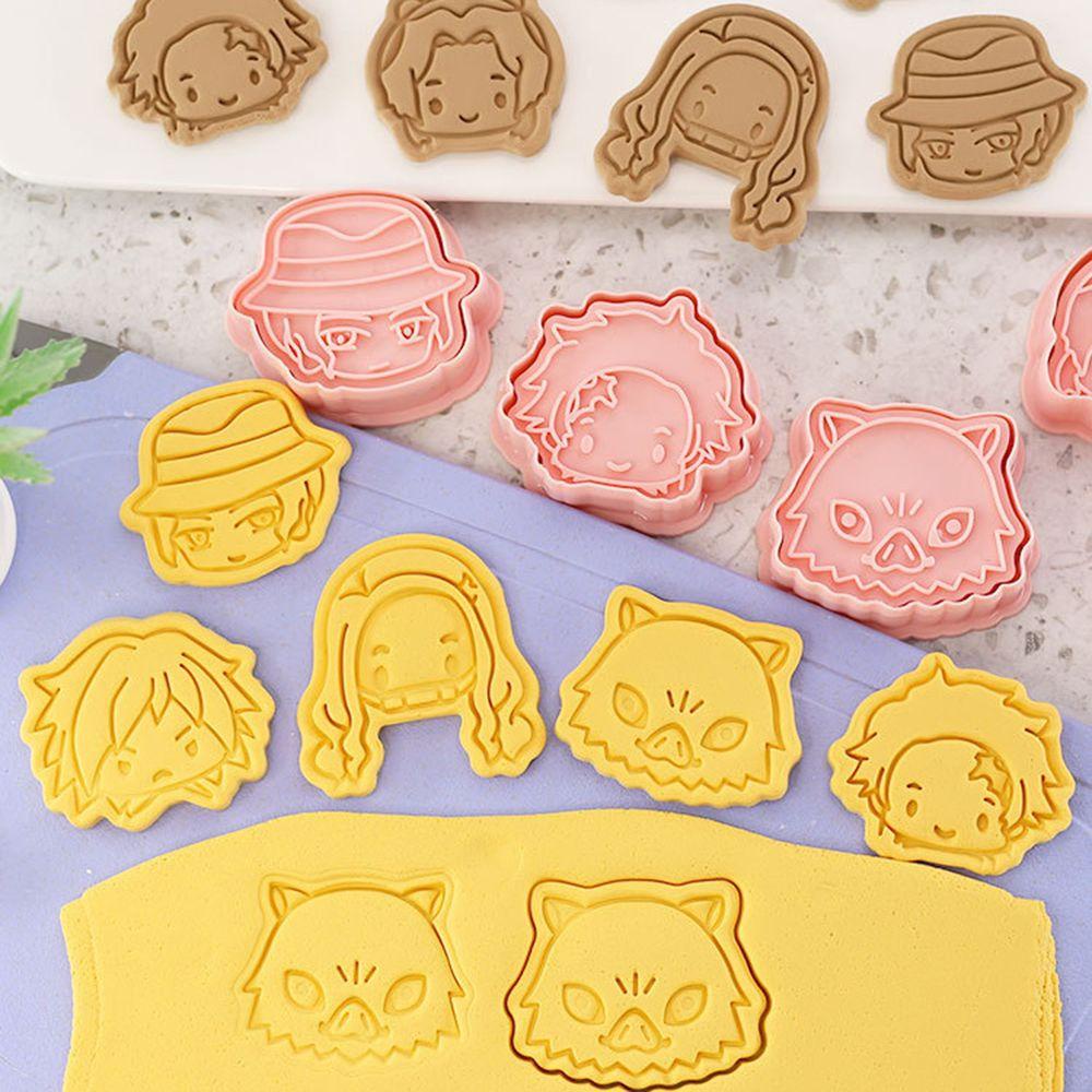 Bộ 8 Khuôn Làm Bánh Quy Hình Anime Xinh Xắn