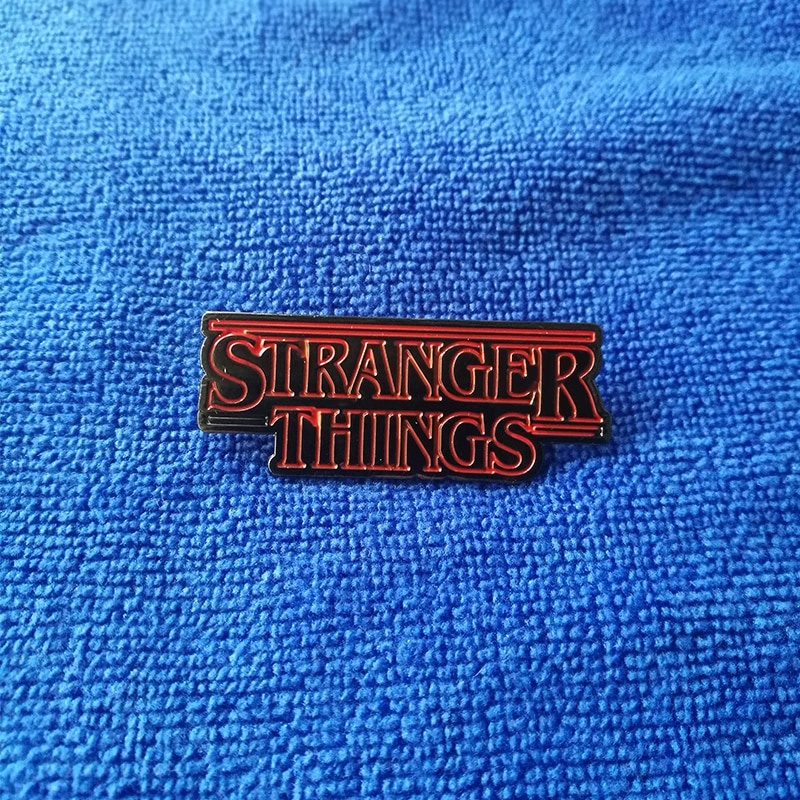 Ghim cài áo thiết kế chữ Stranger Things độc đáo
