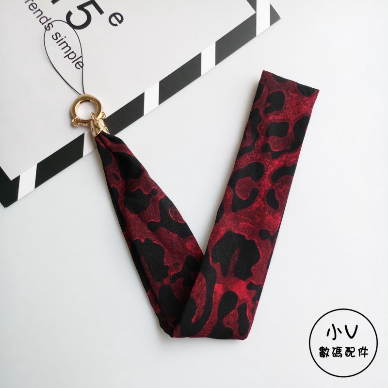 Dây treo điện thoại gắn khăn choàngchấm bi/ rằn ri xinh xắn