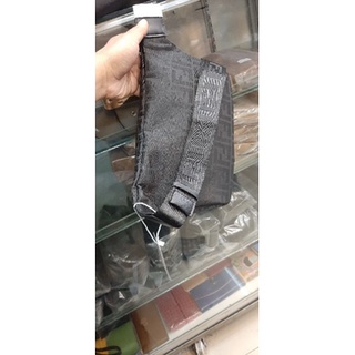 Túi Đeo Chéo Ngực Fendi