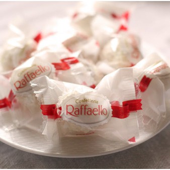 Socola phủ dừa Ferrero Confetteria Raffaello Nga 150g - Date T11/2021
