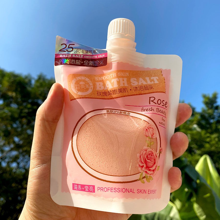 Muối tắm tẩy tế bào chết giúp trắng da tiện lợi 248g