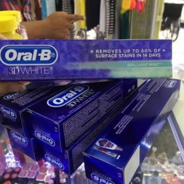 Kem đánh răng Oral B - 3D White - Hàng Úc xách tay