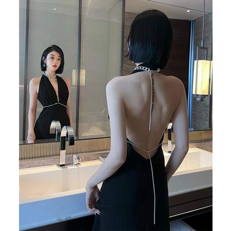 Đầm Hai Dây Cổ Chữ V Xẻ Sâu Màu Đen Phong Cách Thời Trang 2022 Dành Cho Nữ