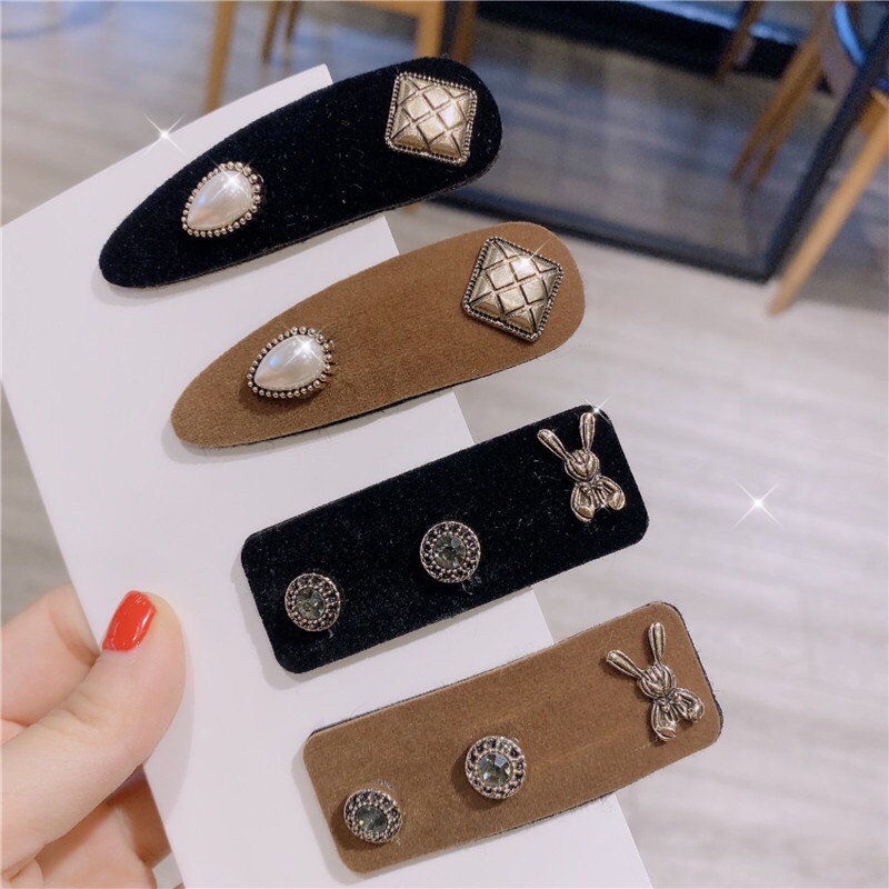 kẹp mái đính trai nhân tạo và hoạ tiết style hiệu